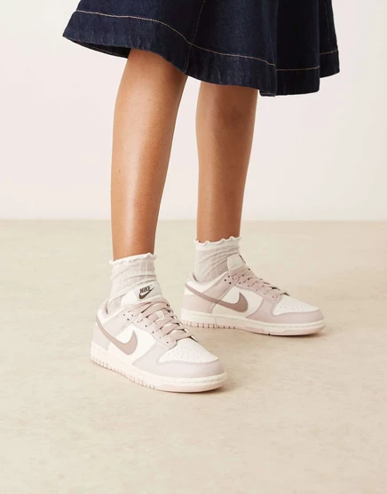 Кроссовки Nike Dunk с низким берцем розового и белого цветов pink