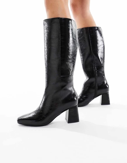 Черные сапоги до колена на блочном каблуке London Rebel Nova black crinkle pat pu