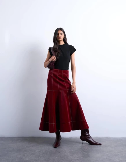 Красная макси-юбка Topshop с заниженной талией и контрастной строчкой из искусственной кожи красного цвета red