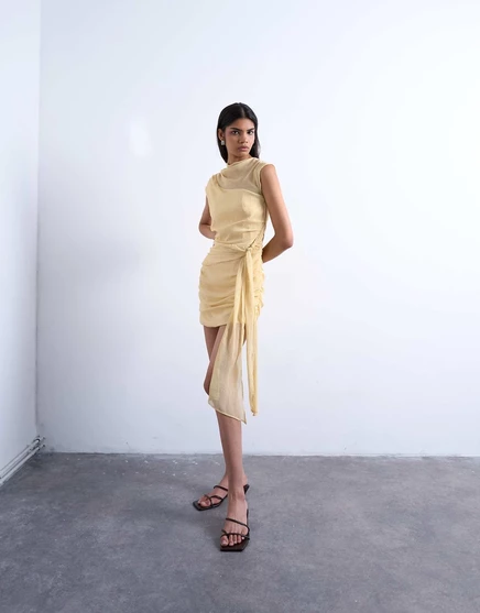 Шифоновое мини-платье Topshop с открытыми плечами и поясом из текстурированного молочного цвета buttermilk