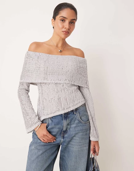 Вязаный крючком полупрозрачный топ ASOS DESIGN с открытыми плечами и асимметричным низом серого цвета gray