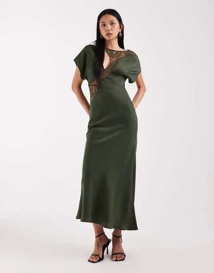 Атласное платье с высокой кружевной аппликацией ASOS DESIGN на рукаве с косым вырезом темно-зеленого цвета темно-зеленый