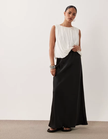 Миниатюрная атласная юбка макси с уклоном от ASOS DESIGN черного цвета черный