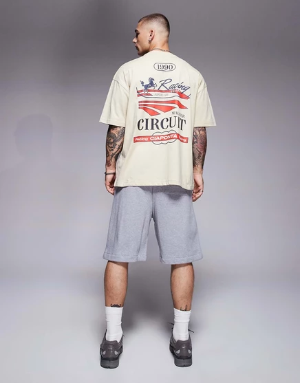 ДИЗАЙНЕРСКАЯ футболка оверсайз ASOS DESIGN с изображением гонок бежевого цвета brown rice