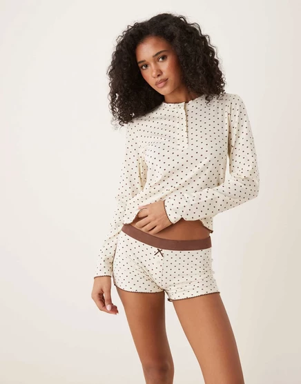 Пижамный топ с длинными рукавами от ASOS DESIGN в кремово-коричневый горошек cream & brown polka dots