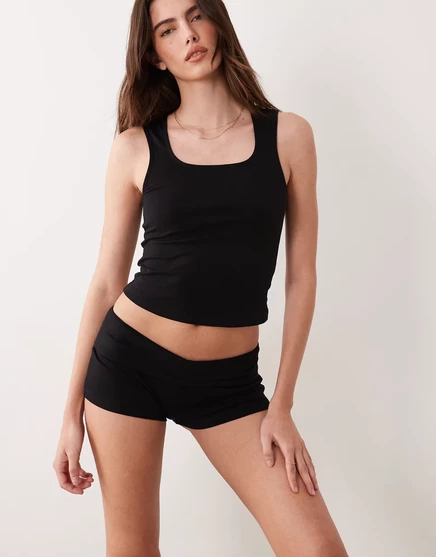 Женские пижамные шорты ASOS Design с отворотом, черные