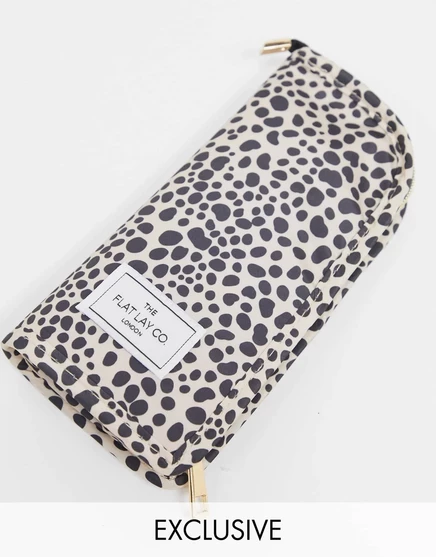 Эксклюзивный футляр для кистей Flat Lay Co. x ASOS с принтом гепарда cheetah print