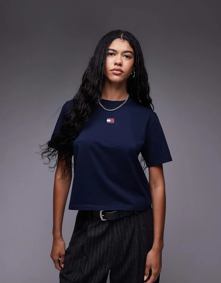 Футболка темно-синего цвета с центральным значком Tommy Jeans navy