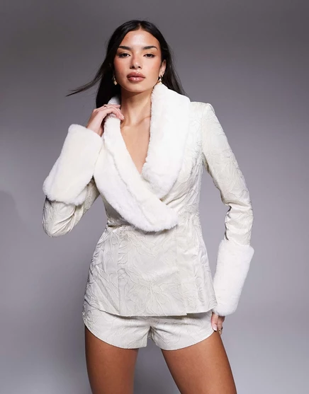 РОСКОШНЫЙ жаккардовый блейзер ASOS кремового цвета с отделкой из искусственного меха - часть комплекта cream