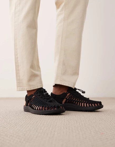Keen Uneek sandals in black black/black