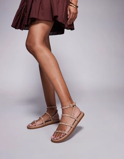Босоножки Steve Madden Stormie на ремешках с жемчужными заклепками коричневого цвета