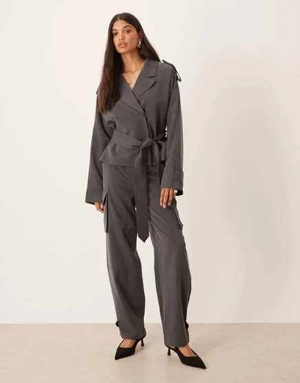 Мягкие брюки-карго с завышенной талией от ASOS DESIGN темно-серого цвета - часть комплекта dark gray