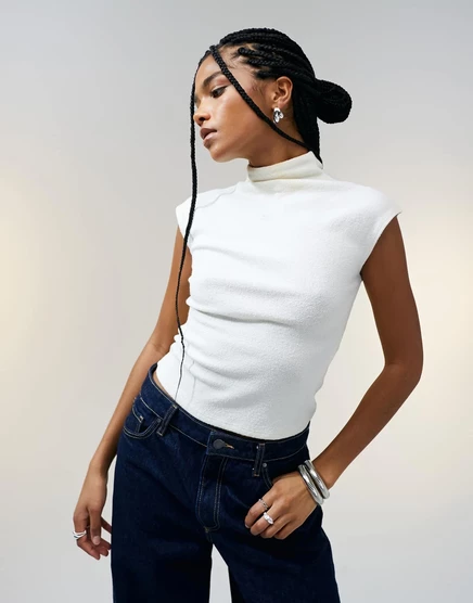 Топ-майка кремового цвета из текстурированного трикотажа ASOS DESIGN, украшенный горловиной cream