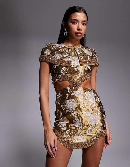 Жаккардовое мини-платье ASOS DESIGN с накидкой и фигурным подолом золотистого цвета