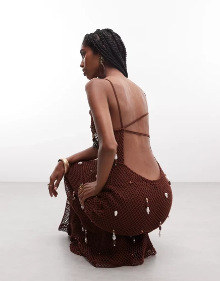 Женское платье макси ASOS Design ажурное с жемчужными подвесками, шоколадное