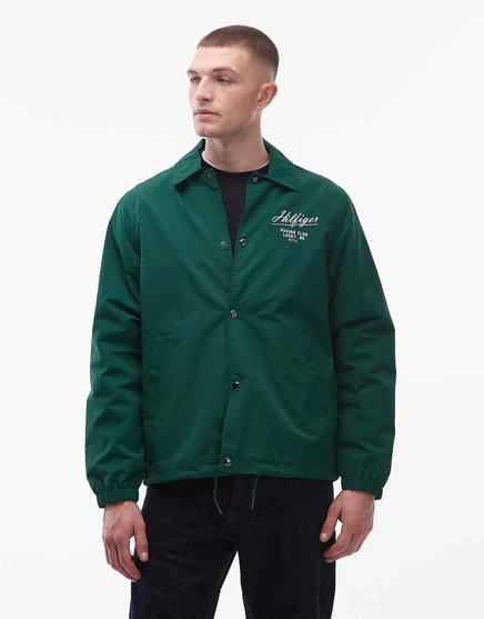 Куртка с воротником-стойкой Tommy Hilfiger Racing style coach зеленого цвета  darkened emerald
