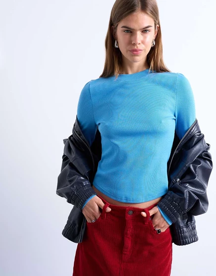 Синий топ в рубчик с длинным рукавом и изогнутым низом от Topshop синего цвета blue