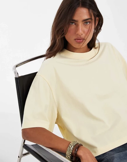 Укороченная футболка свободного кроя от ASOS DESIGN цвета сливочного масла buttermilk