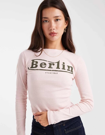 Топ в рубчик с длинными рукавами Daisy Street и рисунком berlin розового цвета pink