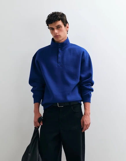 Объемная толстовка с воронкообразным вырезом и застежками на кнопки от ASOS DESIGN синего цвета blue