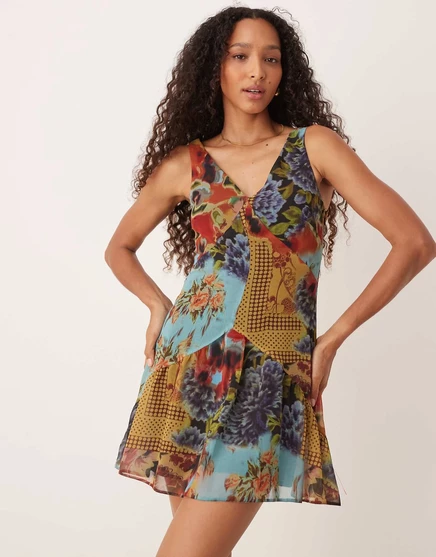  Мини-платье ASOS DESIGN с V-образным вырезом в стиле пэчворк multi