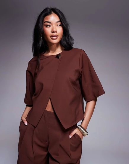 Облегающий топ ASOS DESIGN с золотистой пуговицей шоколадного цвета - часть комплекта chocolate