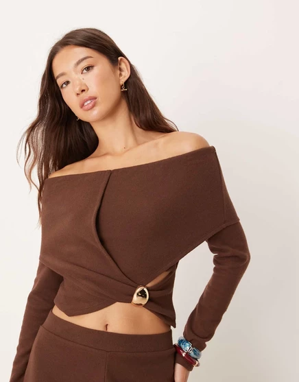 Топ с фурнитурой ASOS DESIGN soft touch с открытыми плечами цвета темного шоколада - часть комплекта coffee