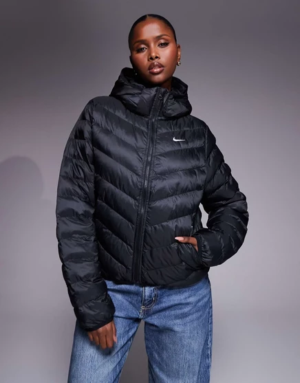 Женская куртка-пуховик Nike Sportswear, черная