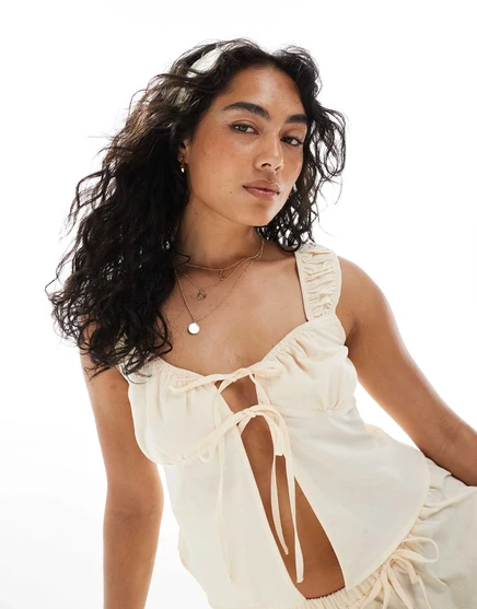 Кружевной топ Miss Selfridge с завязками спереди из пахты - часть комплекта buttermilk