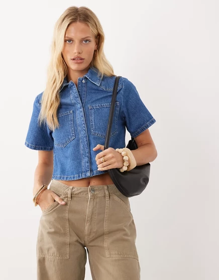 Джинсовая укороченная рубашка ASOS DESIGN темно синего цвета