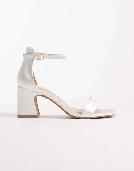 Босоножки SEQWL Leal на массивном каблуке из атласа цвета слоновой кости ivory satin