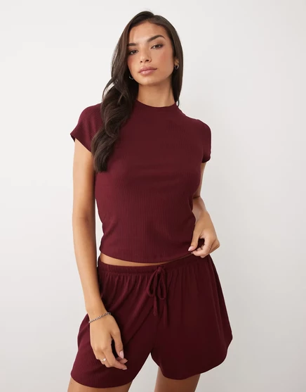 Детская пижамная футболка ASOS DESIGN lounge в рубчик в тон детской пижаме на рис.