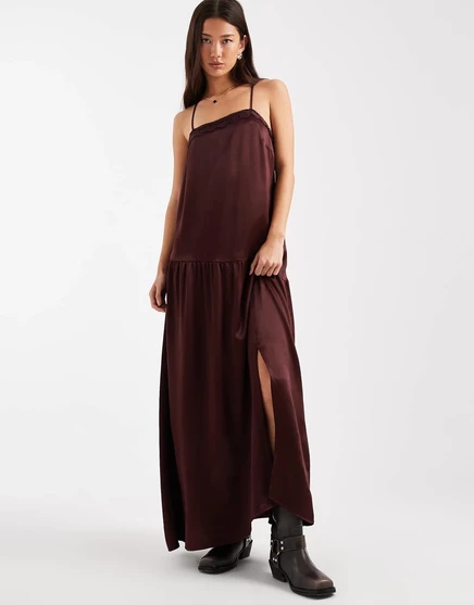 Атласное макси-платье Miss Selfridge с гребешковой каймой шоколадного цвета brown