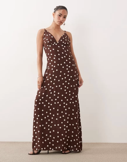 Женское макси-платье Vero Moda Petite на бретелях с шарфом у выреза, шоколадное в белый горох
