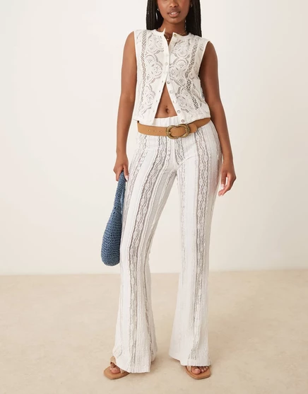 Брюки ASOS DESIGN extreme с расклешенными прямыми штанинами белого цвета white