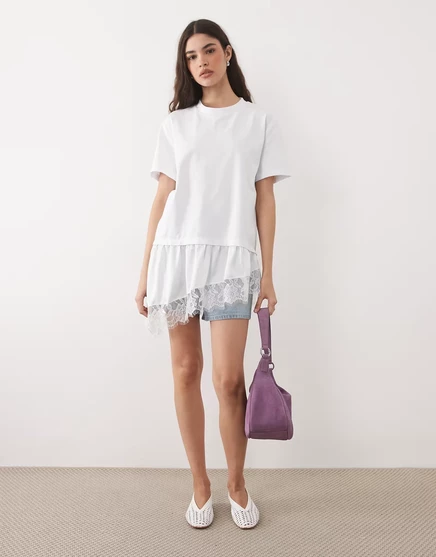 ДИЗАЙНЕРСКАЯ футболка оверсайз от ASOS с асимметричным подолом из кружева и атласа белого цвета white