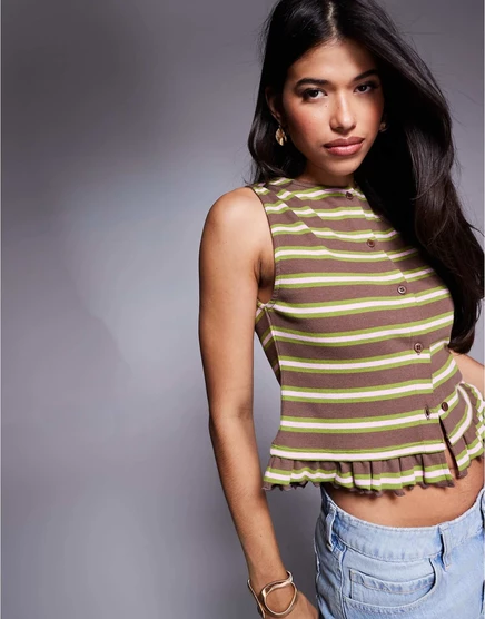 Облегающий топ без рукавов в полоску с оборками от ASOS DESIGN коричневого цвета brown