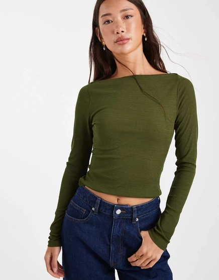 Топ с длинным рукавом и вырезом лодочкой от ASOS DESIGN из текстурированной сетки темно-оливкового цвета dark olive