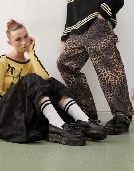 Женские лоферы Dr Martens Adrian на массивной платформе с кисточками, черные