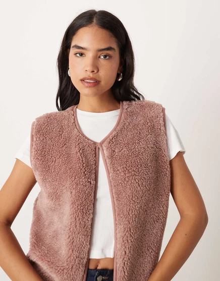 Женский флисовый жилет ASOS Design Borg, пыльно-розовый