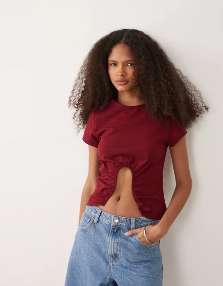 Укороченный топ ASOS DESIGN с коротким рукавом и отделкой из проволоки в цвете wine вино