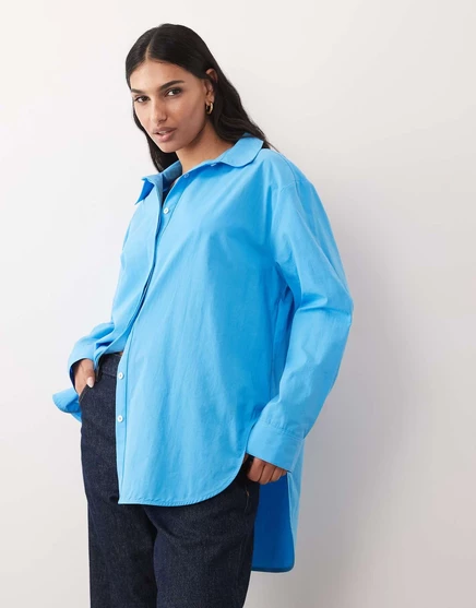 Рубашка ASOS DESIGN oversize с глубокими манжетами и изогнутым подолом синего цвета