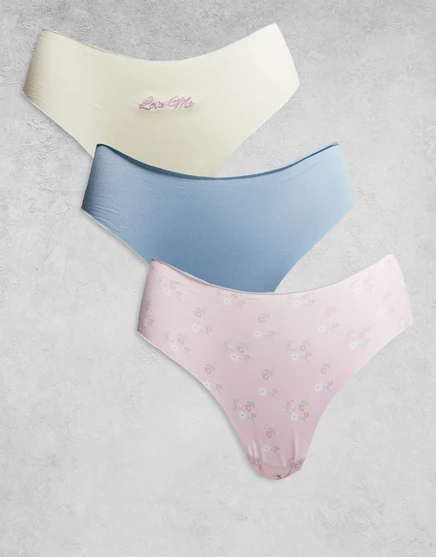 Комплект из 3-х бразильских трусиков love me no vpl и кружева от ASOS DESIGN лимонного, пыльно-синего и сиреневого цветов с принтом 