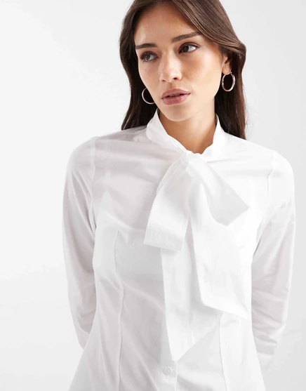 Белая рубашка с поплиновым галстуком-бабочкой Miss Selfridge white