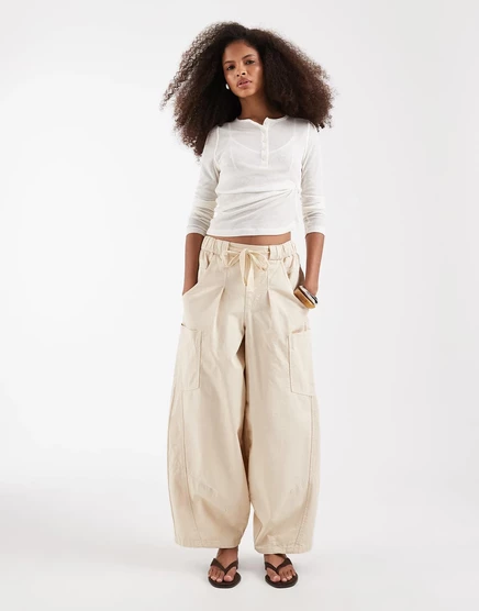 Женские брюки ASOS Design объемные утилитарные, кремовые