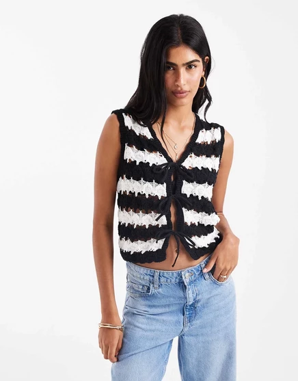 Вязаный жилет ASOS DESIGN с открытой завязкой спереди в полоску mono stripe