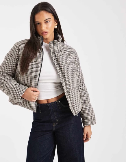 Женский короткий пуховик Vero Moda в узоре гусиной лапки, коричневый