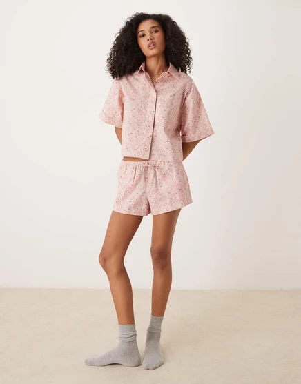 ДИЗАЙНЕРСКИЕ тканые шорты ASOS с винтажным цветочным принтом в сочетании с другими моделями ditsy print