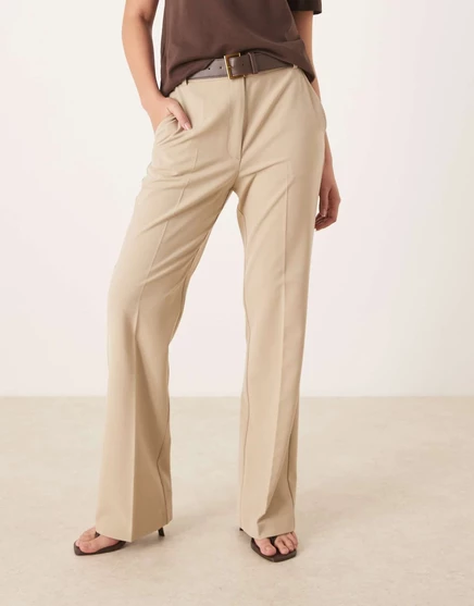 Приталенные прямые брюки ASOS DESIGN с поясом нейтрального цвета neutral