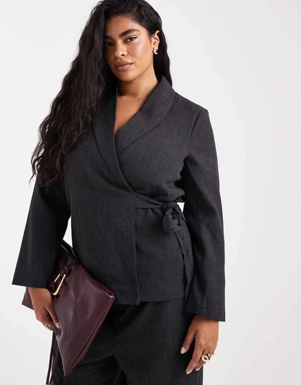 Женский пиджак vero moda curve с боковой завязкой, темно-серый